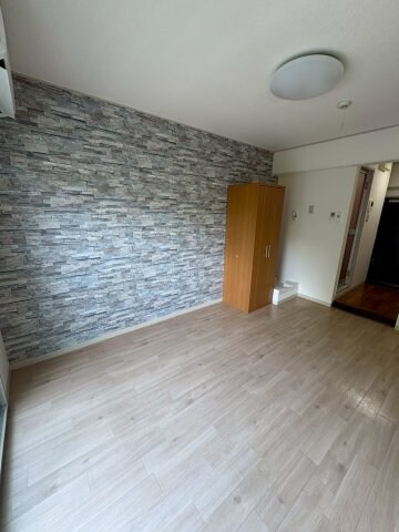 物件内観写真8　(開放的な寝室です)