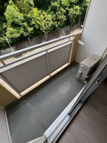 物件内観写真9　(外からの目が気にならないバルコニーで洗濯物が干せます)