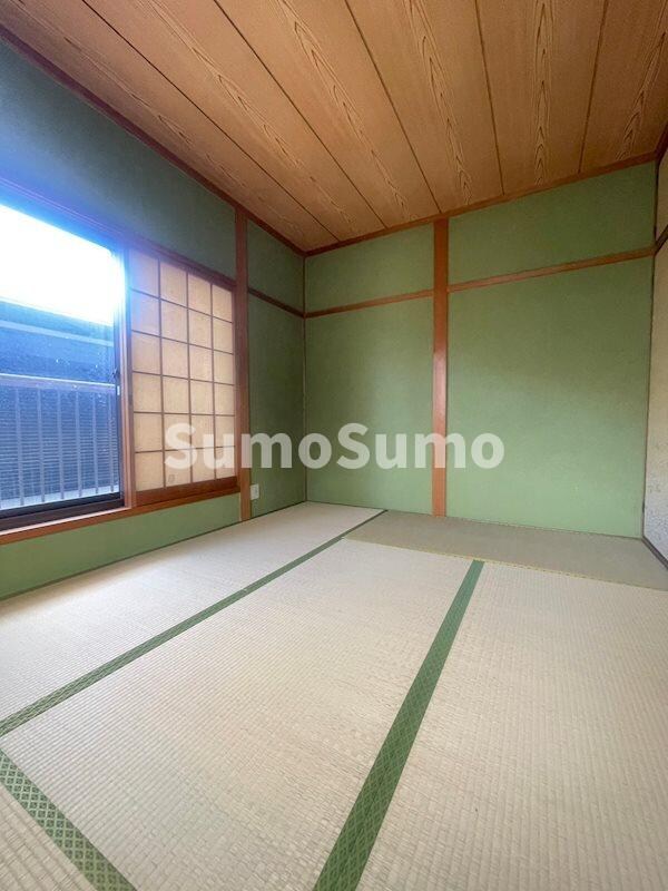 寝室(落ち着いて過ごせるお部屋なので、寝室にいかがでしょうか)