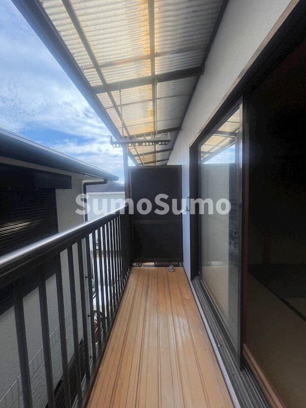 物件内観写真8　(暖かな日差しのふりそそぐバルコニー)