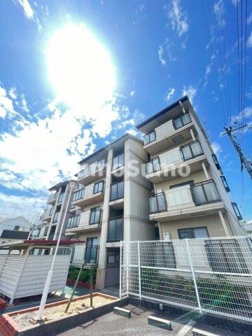 物件外観写真4　(外観は落ち着いています)