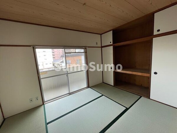 和室(落ち着いた雰囲気の和室付きです)