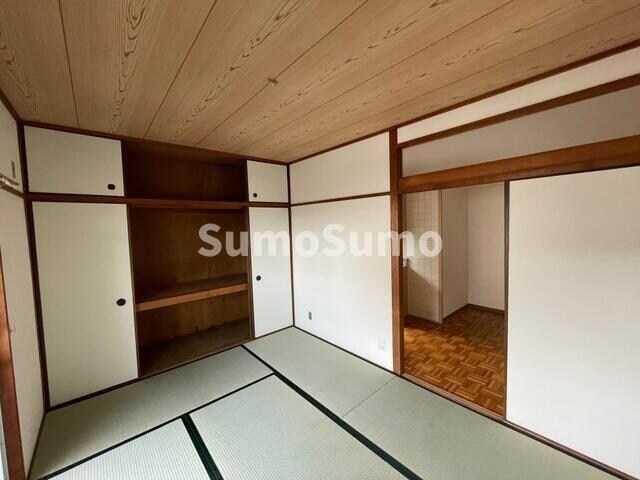 物件内観写真11　(大きなスペースがあり、収納には困りません)