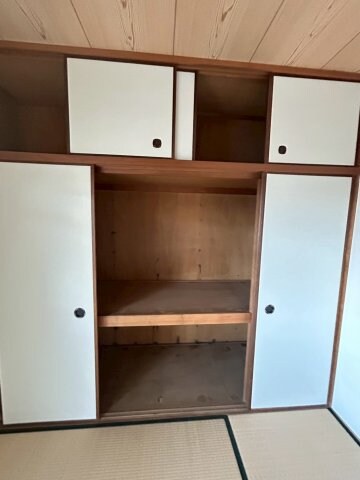 物件内観写真12　(大きなスペースがあり、収納には困りません)