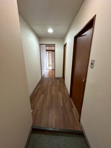 物件内観写真23　(明るい玄関です)