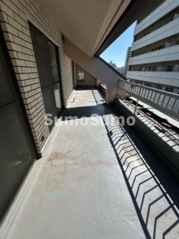 バルコニー(お洗濯にも便利なバルコニー付き)