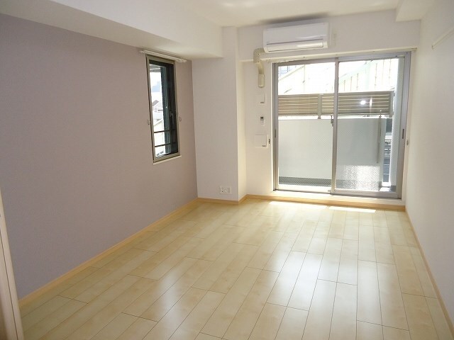 物件内観写真5　(おしゃれな居間です)