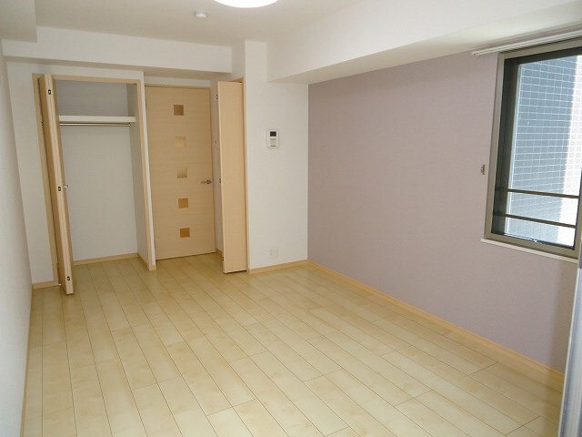 物件内観写真7　(使い勝手のいい寝室です)