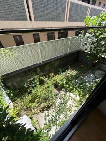 物件内観写真9　(外からの目が気にならないバルコニーで洗濯物が干せます)