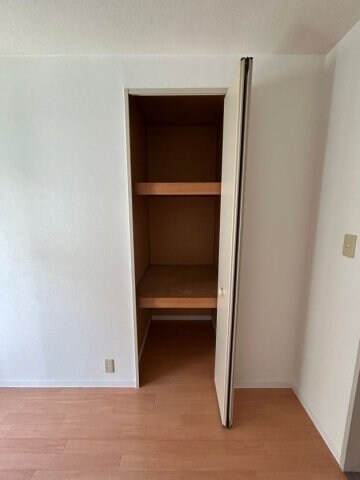物件内観写真12　(小物を収納するのに便利です)