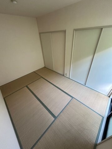 物件内観写真16　(明るい和室です)