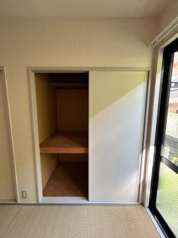 物件内観写真17　(収納豊富です)