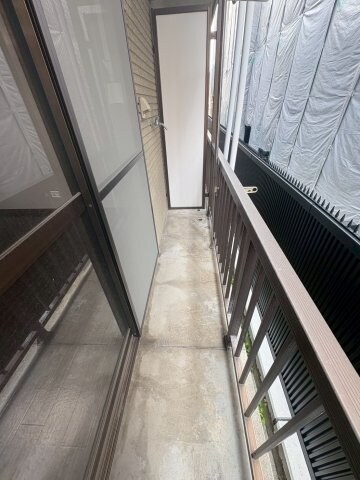 物件内観写真9　(開放的で明るい空間を演出してくれるバルコニーです)