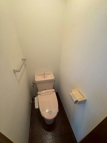 物件内観写真10　(シンプルで使いやすいトイレです)