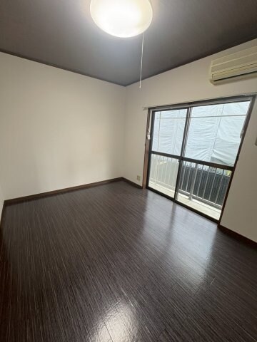 物件内観写真17　(ゆったりとしたリビングです)