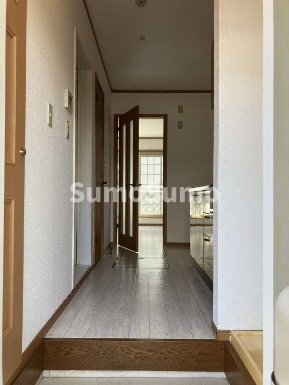 物件内観写真3　(きれいな玄関です)