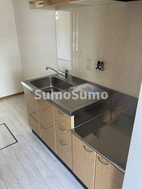 物件内観写真5　(コンパクトなキッチンで掃除もラクラク)