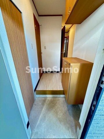 物件内観写真4　(収納もある玄関です)