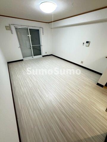 物件内観写真5　(使いやすい居間です)