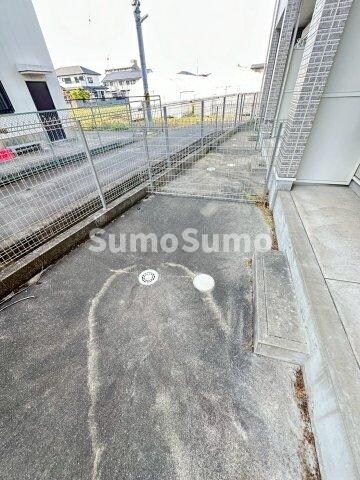 物件内観写真13　(お洗濯にも便利なバルコニー付き)