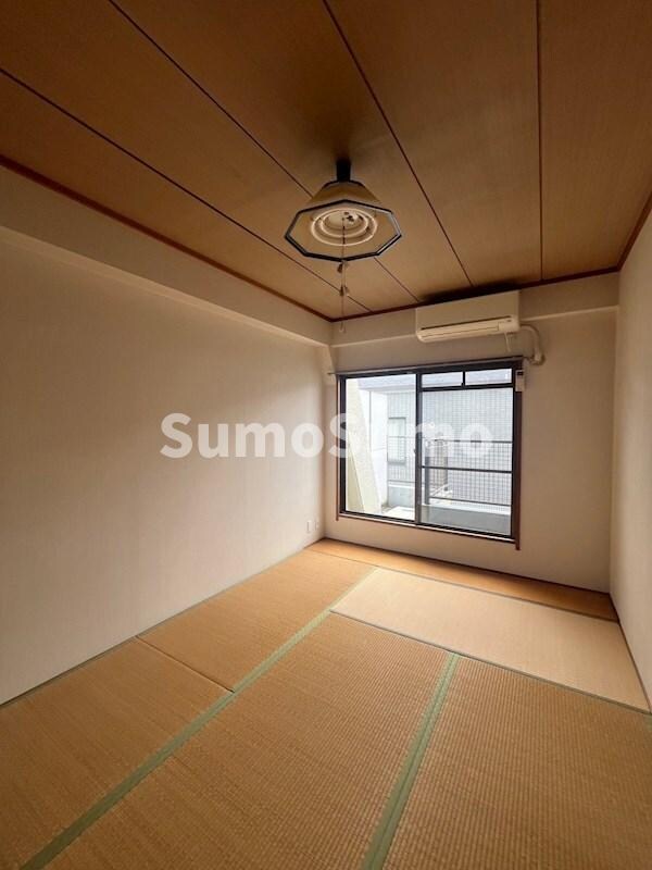 物件内観写真21　(開放的な寝室です)