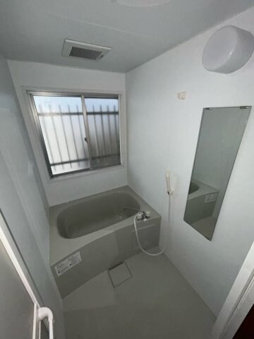 物件内観写真6　(日々の疲れを癒すお風呂付です)