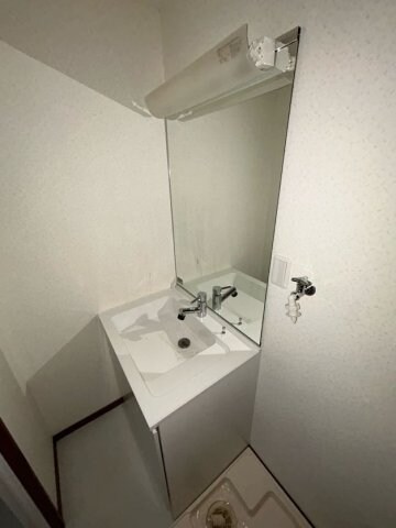 物件内観写真10　(忙しい朝には欠かせない洗面所です)