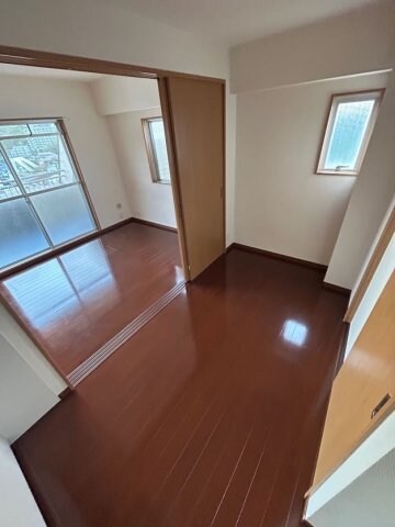 物件内観写真18　(ゆったり過ごせる居間です)