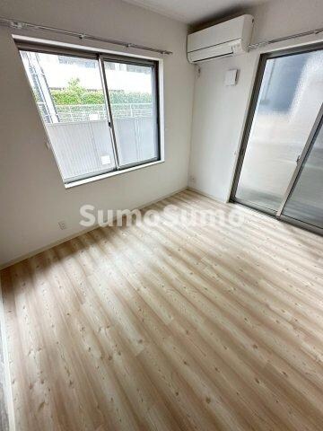 物件内観写真6　(開放的な寝室です)