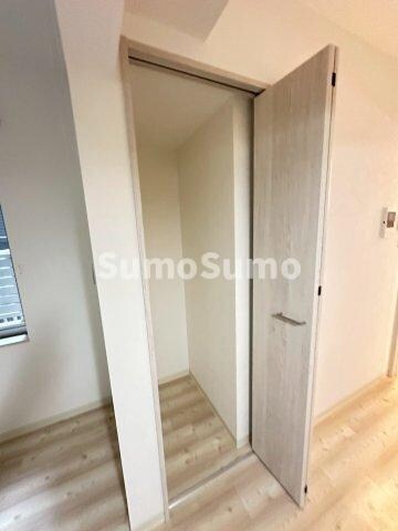 物件内観写真23　(大きなスペースがあり、収納には困りません)