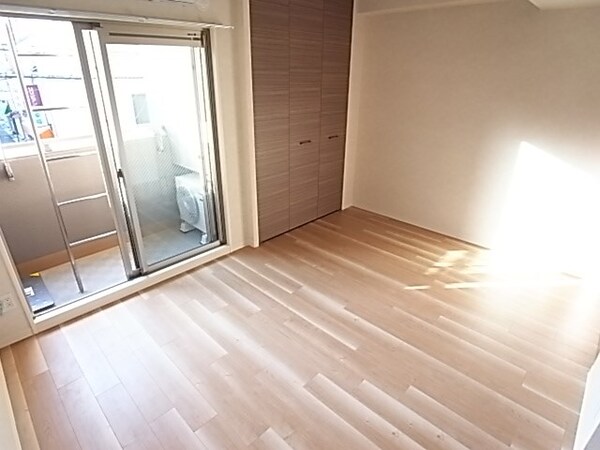 居室(ゆったり過ごせる居間です)