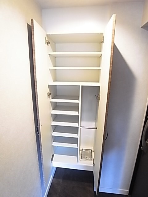 物件内観写真18　(収納スペース豊富です)