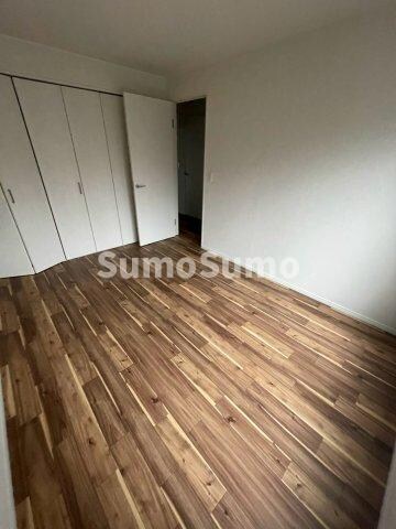 物件内観写真22　(開放的な寝室です)