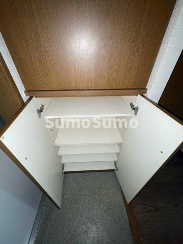 物件内観写真18　(大きなスペースがあり、収納には困りません)