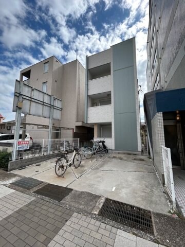 物件外観写真2　(外観もきれいです)