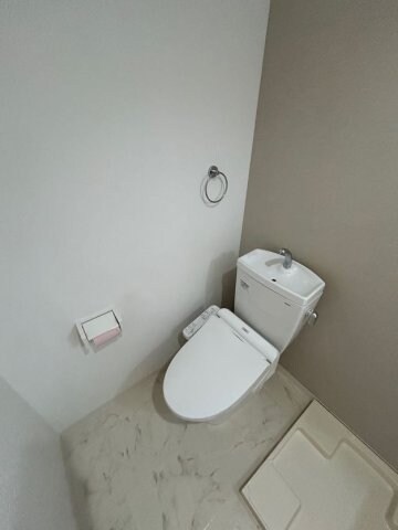 物件内観写真9　(コンパクトで使いやすいトイレです)