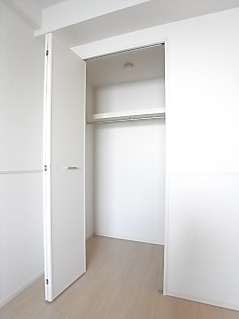 物件内観写真13　(収納豊富です)