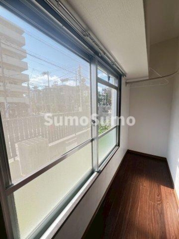 バルコニー(外からの目が気にならないバルコニーで洗濯物が干せます)