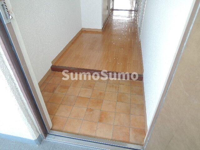 物件内観写真3　(落ち着いた玄関です)