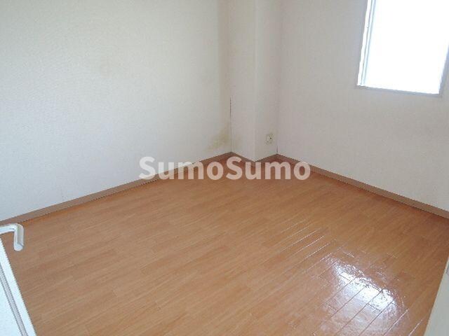 物件内観写真18　(広くて明るい寝室)