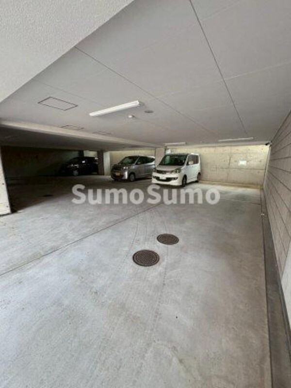 駐車場(駐車場に車を止められます)