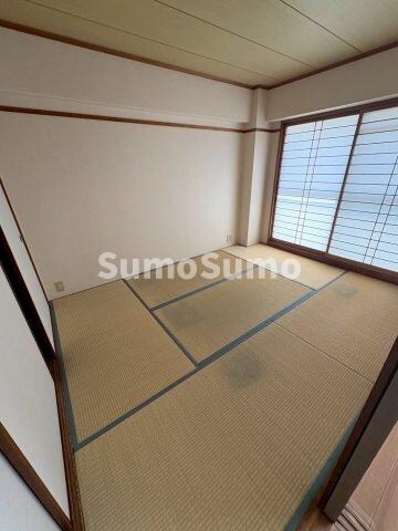 物件内観写真5　(明るい和室です)