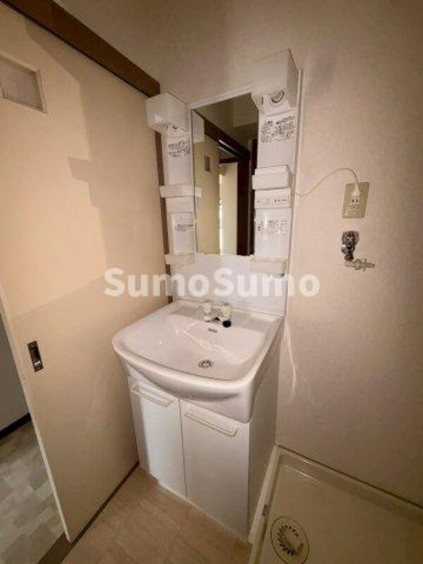 洗面・脱衣所(ゆったりとスペースのある洗面所)