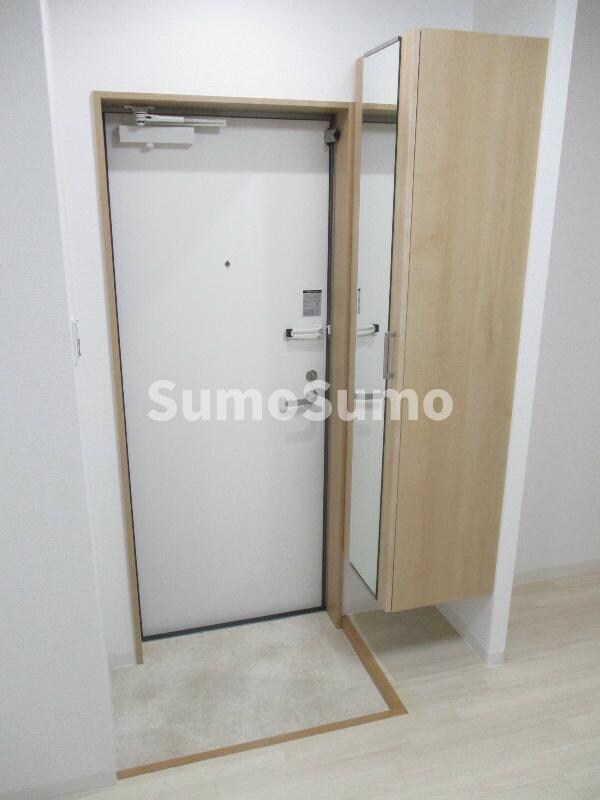 物件内観写真5　(収納もある玄関です)