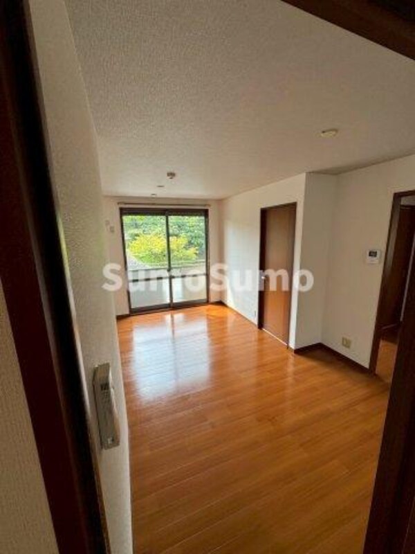寝室(落ち着いて過ごせるお部屋なので、寝室にいかがでしょうか)