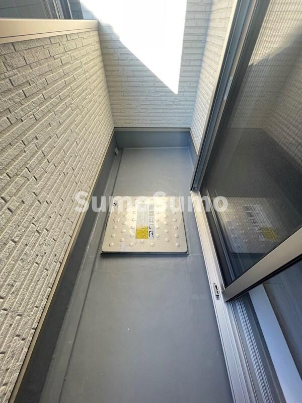 物件内観写真8　(バルコニーからの眺めを楽しみながら食事をしませんか)