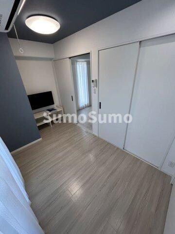 物件内観写真5　(こちらの居間で趣味の時間をお楽しみください)