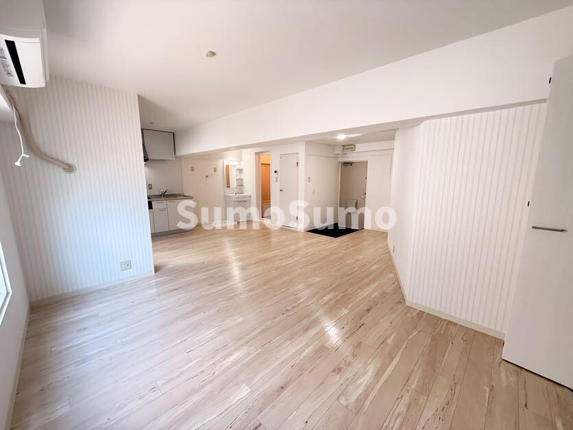 物件内観写真8　(ゆったり過ごせる居間です)