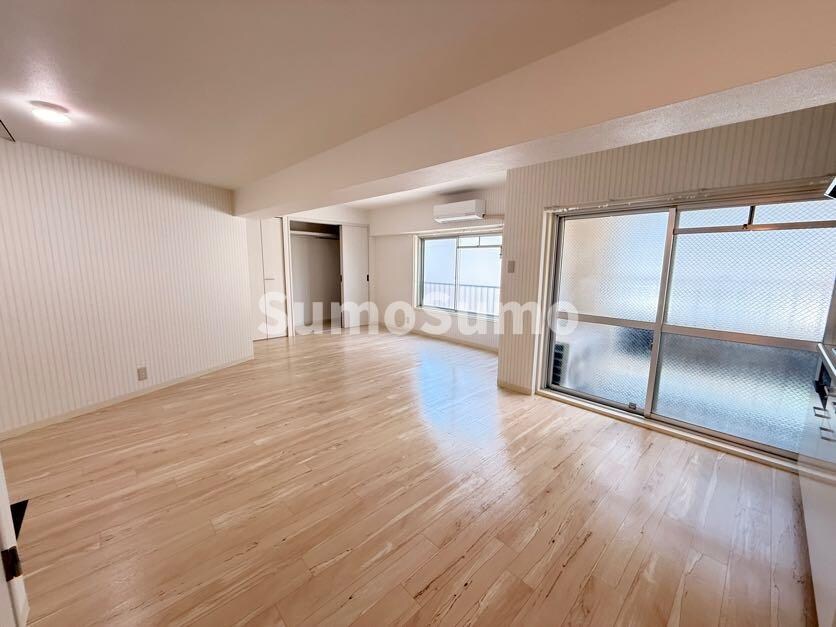 物件内観写真12　(ゆったりとした居間です)