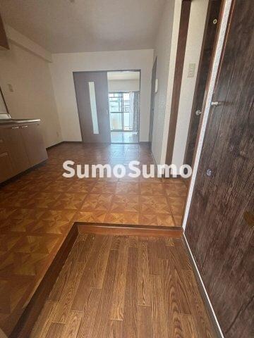 物件内観写真4　(収納もある玄関です)